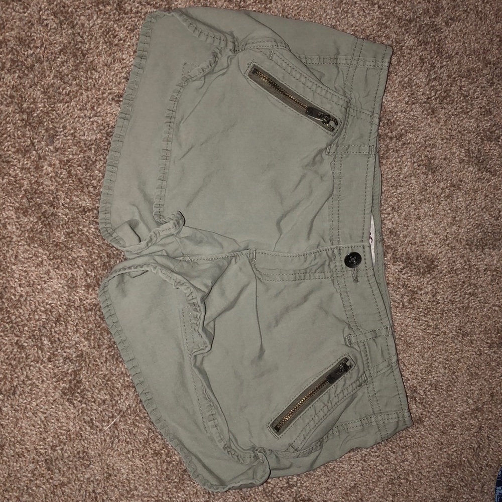 Green Hollister shorts ‼️